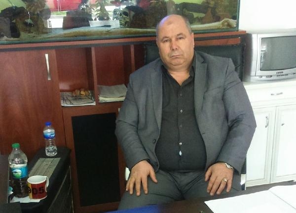Kum yüklü kamyonete çarpan sürücü öldü