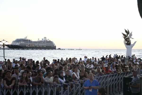Kuşadası bir kez daha 'Hayat Sokak'ta' dedi
