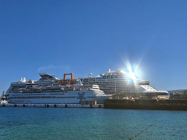 Kuşadası Limanı'nda kruvaziyer yoğunluğu yaşandı