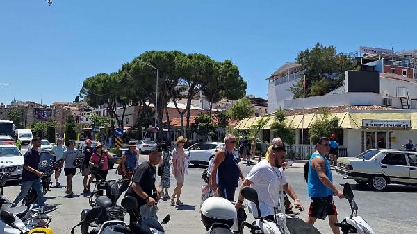 Kuşadası Limanı'nda kruvaziyer yoğunluğu yaşandı