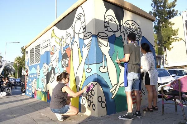 Kuşadası Sokak Festivali renkli görüntülere sahne oldu