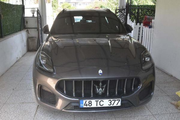Maseratili polis memuru otomobilinde ölü bulundu