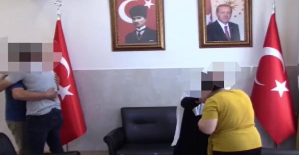 Örgütten kaçıp teslim olan 2 terörist, Aydın'da aileleri ile buluşturuldu