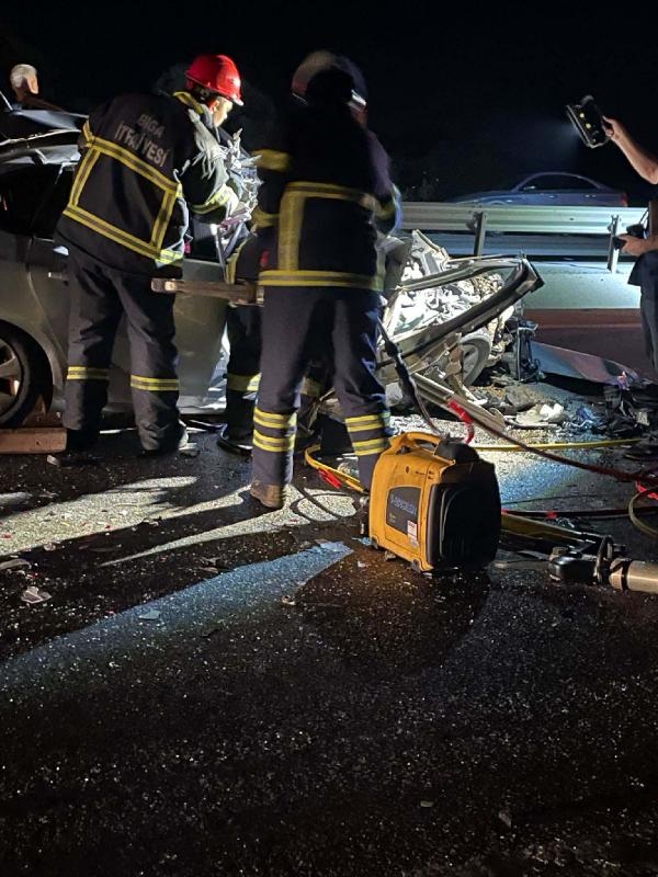 Otomobil TIR'a arkadan çarptı: 1 ölü, 1 yaralı