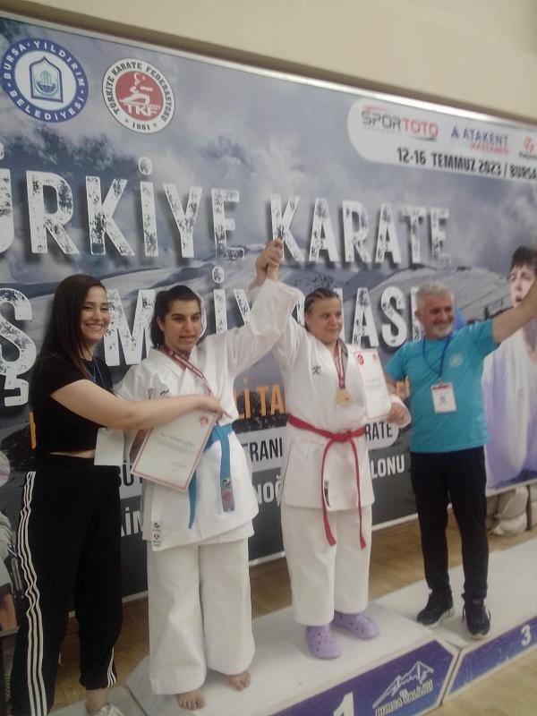 Özel sporcu karatede ikinci şampiyonluğunu kazandı