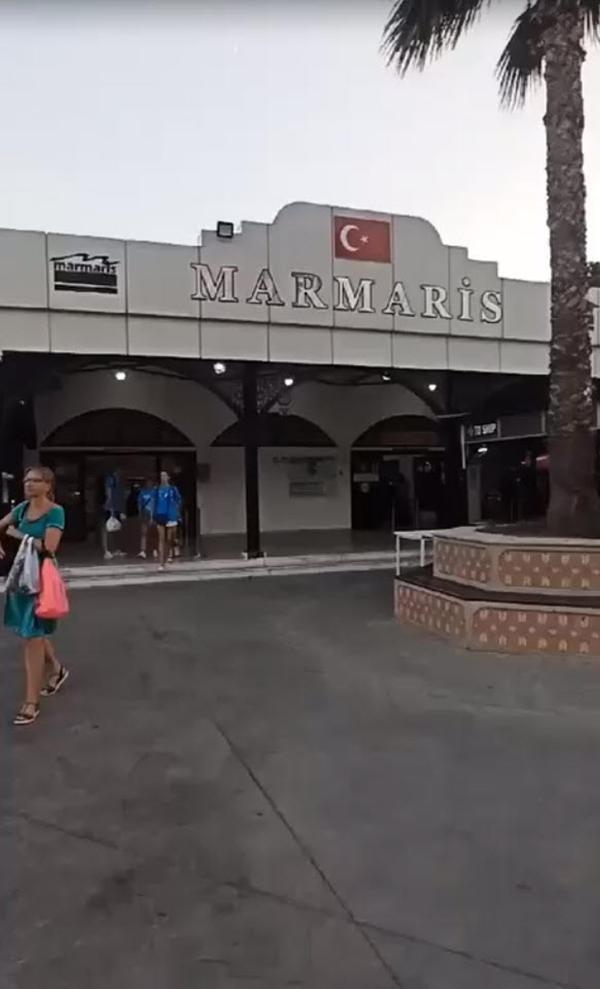 Rodos Adası'ndan tahliye edilen turistler Marmaris'e getirildi