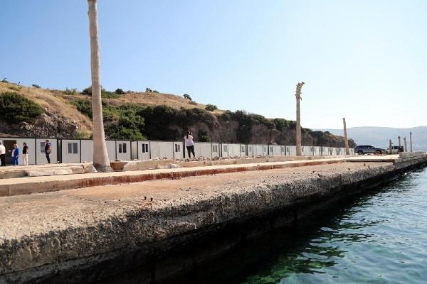 Sahildeki 22 konteyner belediye ekipleri tarafından kaldırdı