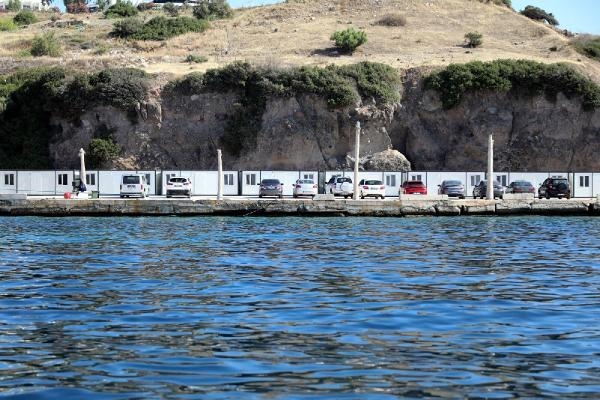 Sahildeki 22 konteyner belediye ekipleri tarafından kaldırdı