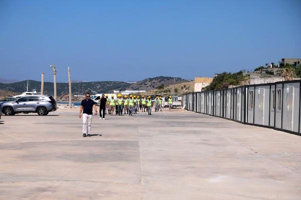 Sahildeki 22 konteyner belediye ekipleri tarafından kaldırdı