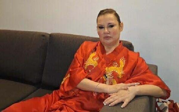 Sahnede dans etti, kuliste rahmet okudu