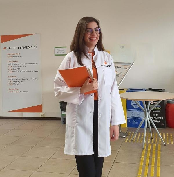 İzmirli sanatçı doktor