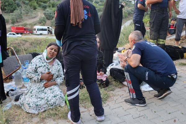 Türbe ziyareti dönüşü kaza: 20 öğrenci yaralı