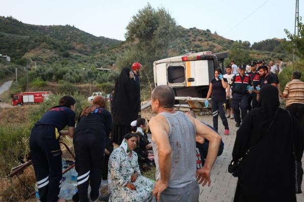 Türbe ziyareti dönüşü kaza: 20 öğrenci yaralı