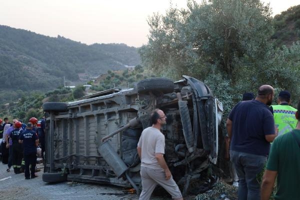 Türbe ziyareti dönüşü kaza: 20 öğrenci yaralı
