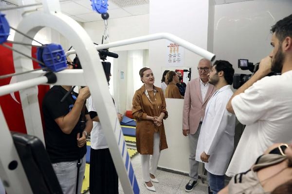Türkiye'nin ilk obezite polikliniğini açtı