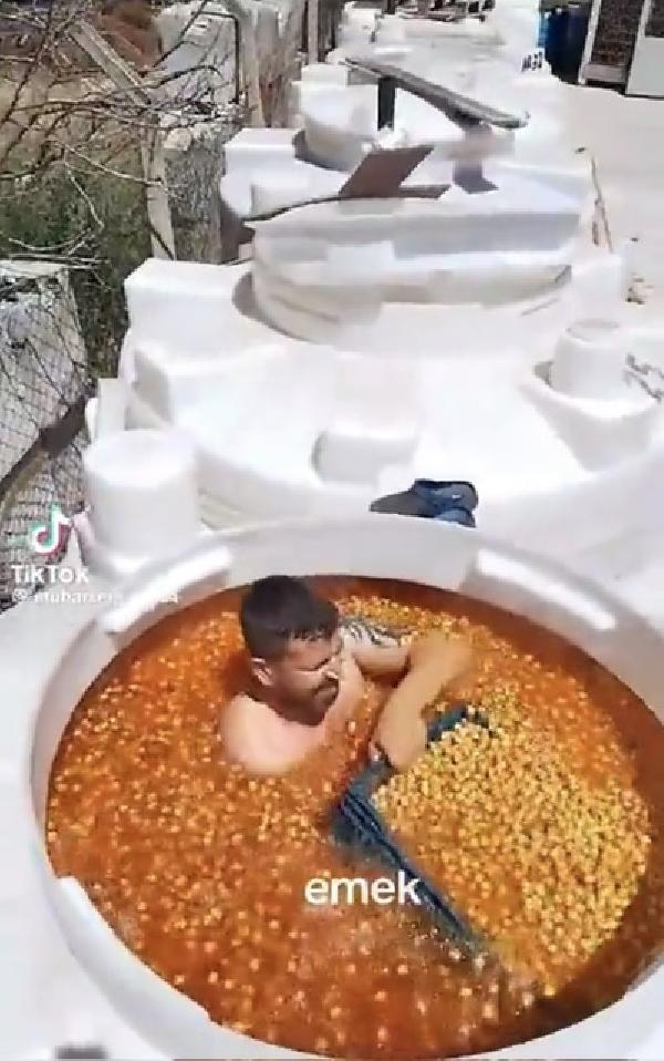 Ve zeytin tankında çıplak adam tutuklandı