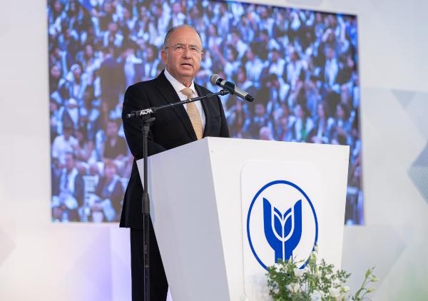 Yaşar Üniversitesi'nde mezuniyet heyecanı