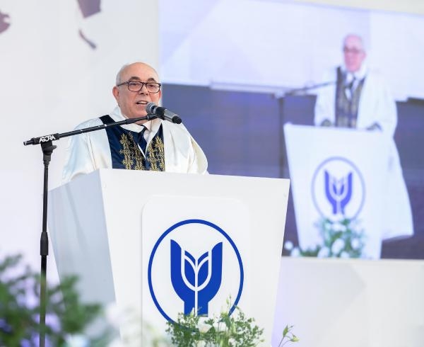 Yaşar Üniversitesi'nde mezuniyet heyecanı