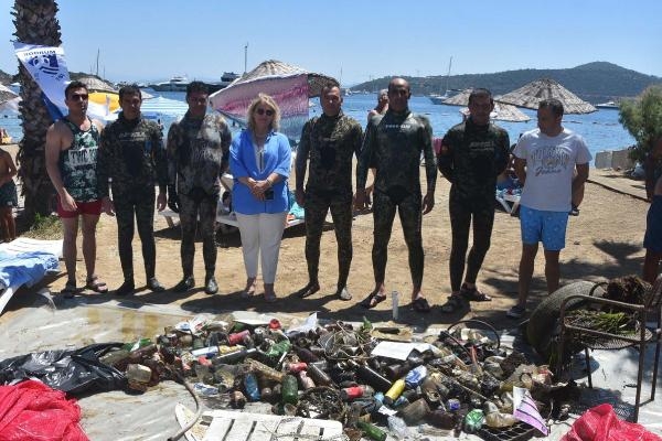 Yediler, içtiler atıp gittiler! Deniz dibinden 200 kilo atık çıkarıldı