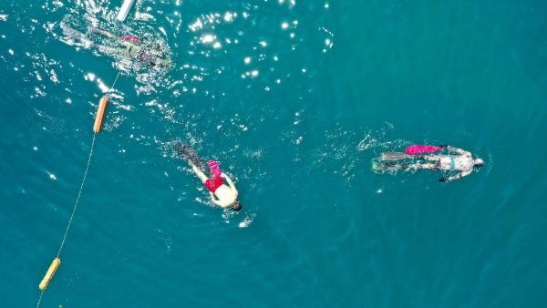 Yediler, içtiler atıp gittiler! Deniz dibinden 200 kilo atık çıkarıldı
