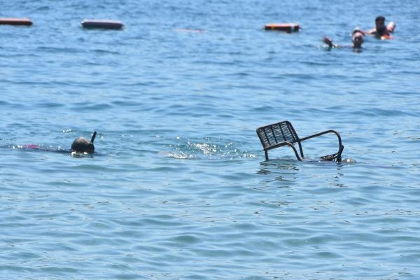Yediler, içtiler atıp gittiler! Deniz dibinden 200 kilo atık çıkarıldı