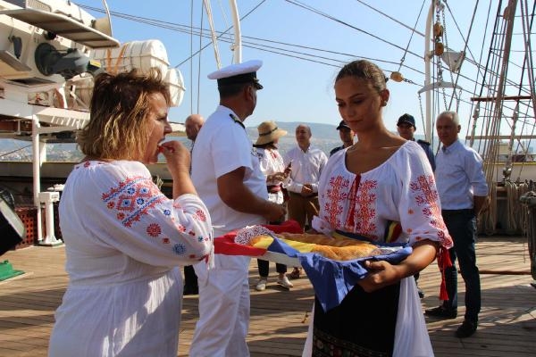 'Yüzen tarih', İzmir Alsancak Limanı'na demir attı