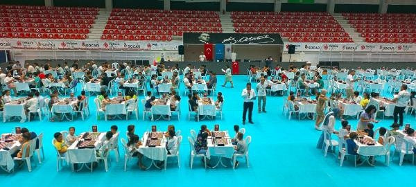 Aliağa Belediyesi'nin satranç turnuvasına 248 sporcu katıldı