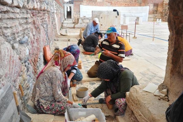 En büyük sinagogu kadınlar yeniliyor