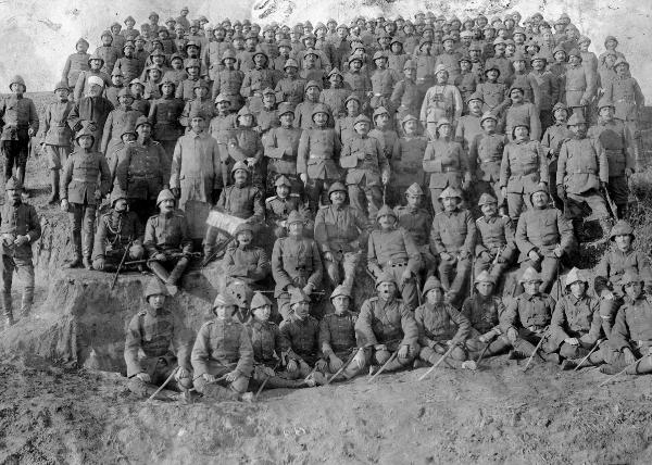 'Askerin üstünün yırtık olduğuna ilişkin fotoğraflar Çanakkale Cephesi'ne ait değil'
