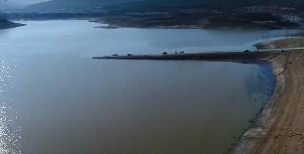 Baraj kuruyor! Eski kara yolu ortaya çıktı