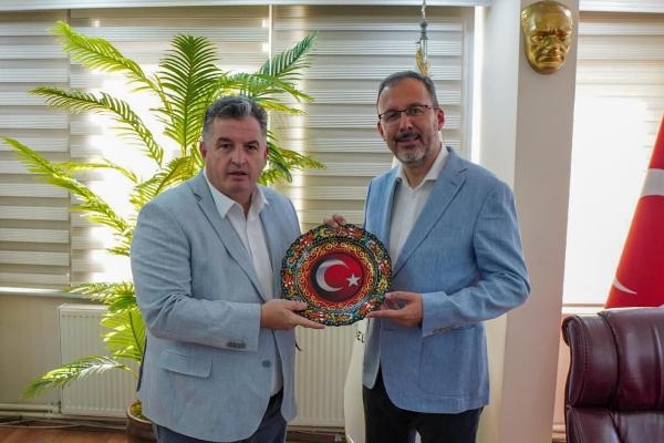 Başkan Doğruer'e övgü! Kınık Çocuk Köyü tamamlanıyor