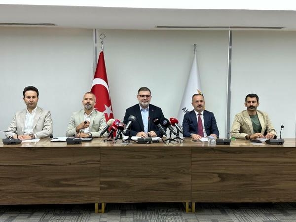 Başkan Saygılı'dan Soyer'e: Ne çöpü çözersin, ne suyu, ne ulaşımı..