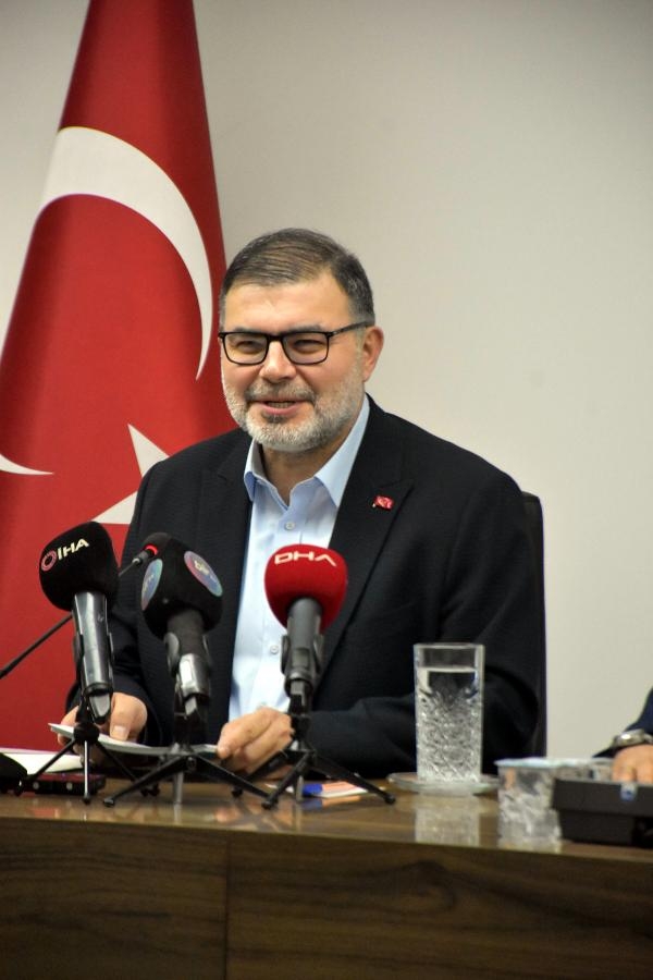 Başkan Saygılı'dan Soyer'e: Ne çöpü çözersin, ne suyu, ne ulaşımı..