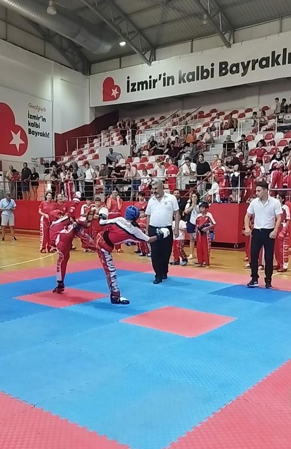 Bayraklı Belediyesi sporcularından Kick Boks'ta bronz madalya