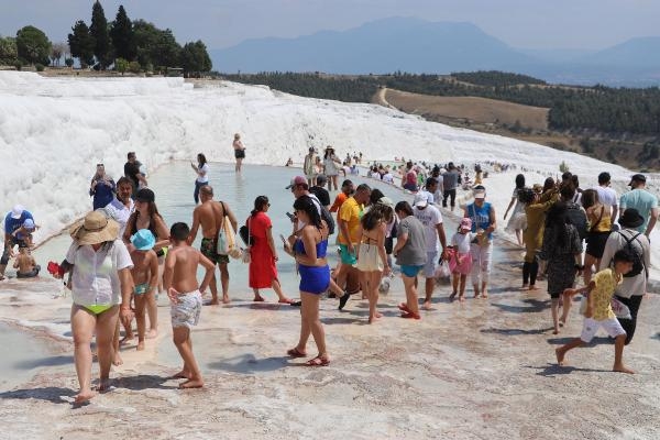 Beyaz cennet turistle doldu!