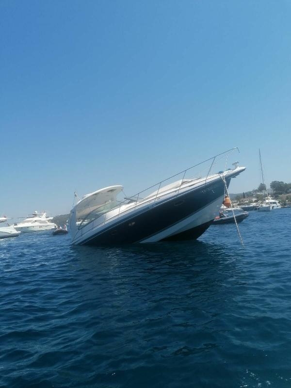 Bodrum'da 11 metrelik motoryat battı