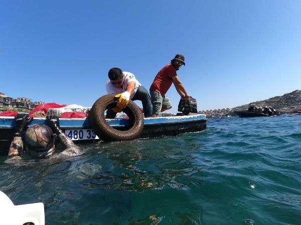 Bodrum'da denizden 76 kilo gram katı atık çıkarıldı