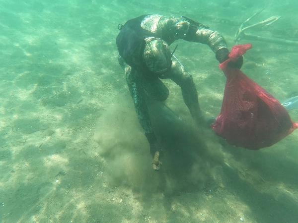 Bodrum'da denizden 76 kilo gram katı atık çıkarıldı