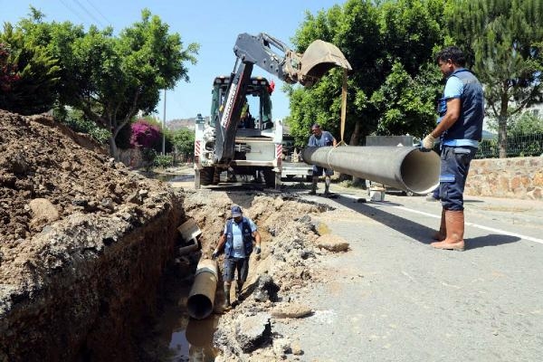 Bodrum'da yaz seli! Yine su hattı patladı