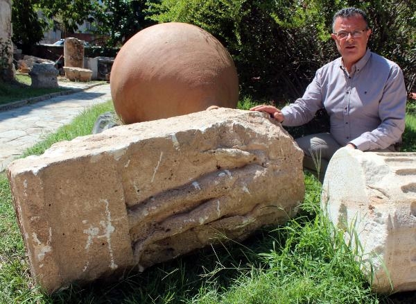 Bu kabartma, güneş tanrısı 'Helios'a mı ait?