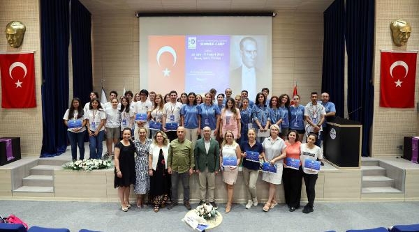 Buca'da gençlerin katıldığı Bilim Yaz Kampı sona erdi