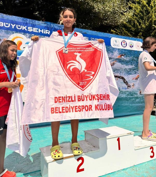 Denizlili yüzücü altın madalya kazandı