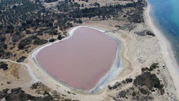 Dünyadaki 8 pembe gölden biri: 'Kalpli Göl'