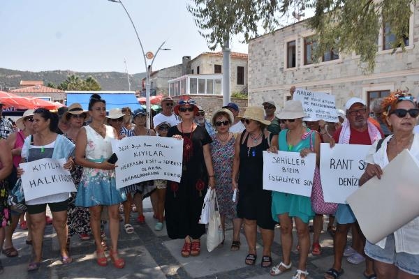 Foça'da kıyı işgaline yönelik 'havlulu' protesto