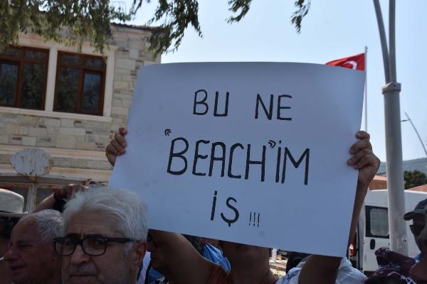Foça'da kıyı işgaline yönelik 'havlulu' protesto
