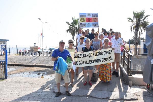 Güzelbahçe sahilinde 'Havlunu Kap Gel' eylemi
