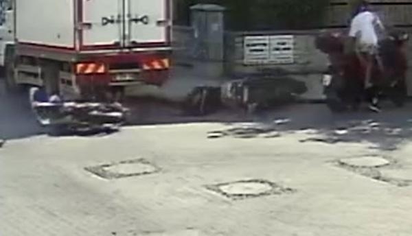 İki motosiklet kafa kafaya böyle çarpıştı