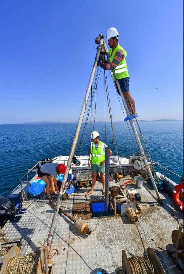İzmir Körfezi'nin 30 farklı noktasından karot örneği alındı