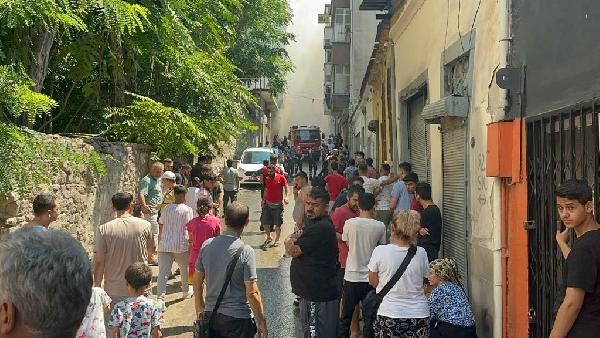 İzmir'de çanta atölyesi yandı