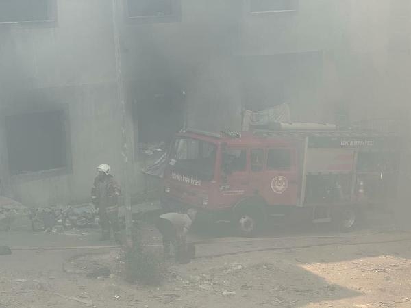 İzmir'de çanta atölyesi yandı